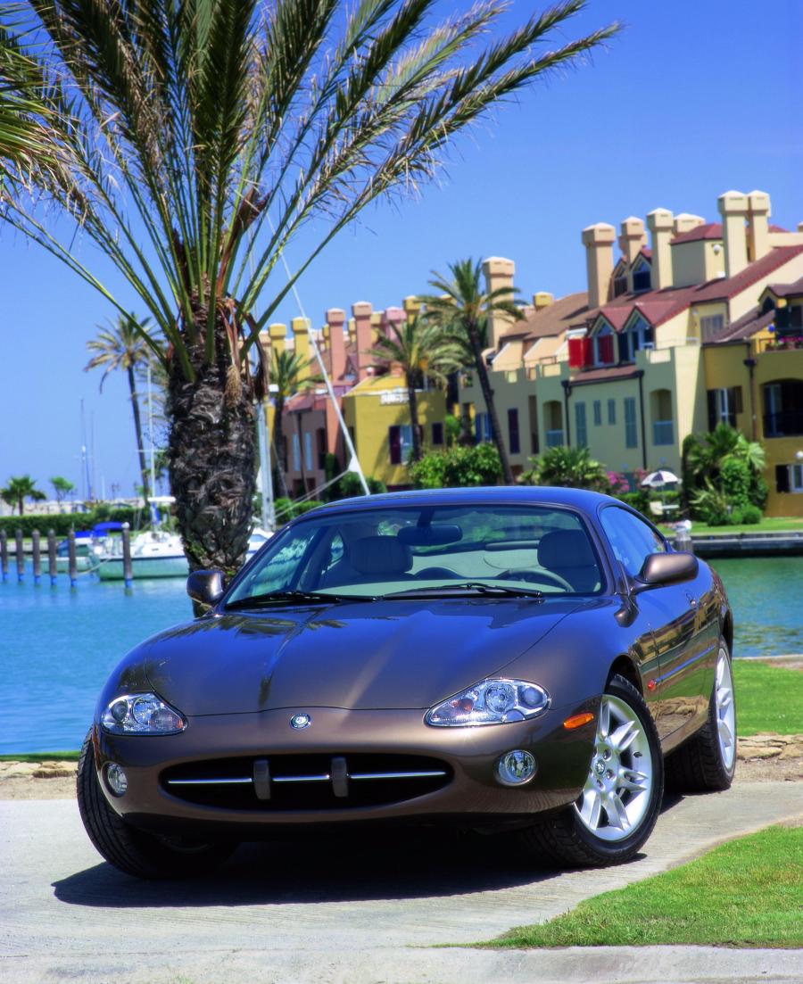  Jaguar XK8 Coupe 1996 года  (фото 26 из 26)